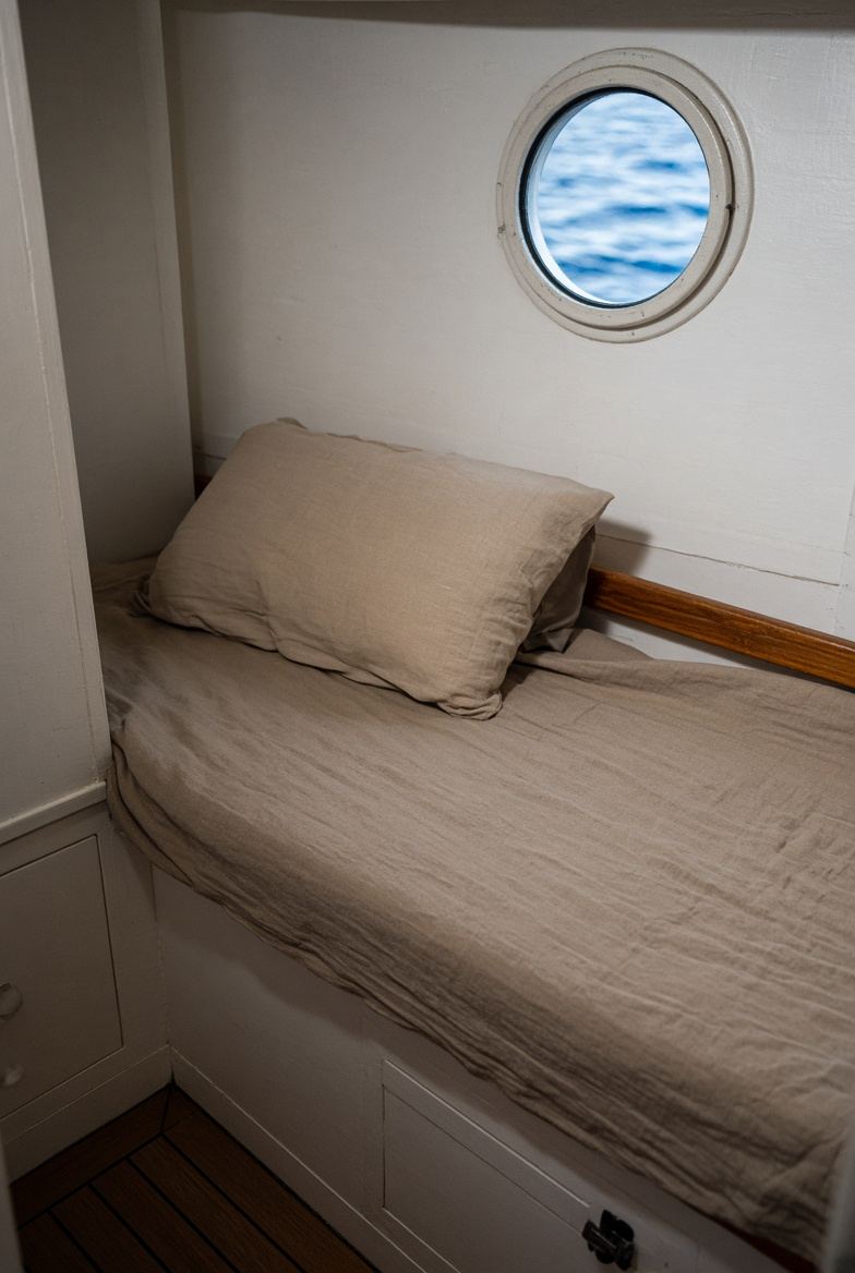 Forward cabin with a porthole