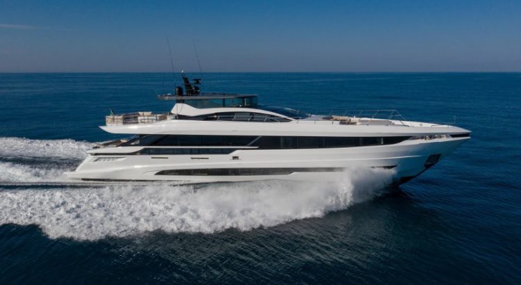 Верфь Mangusta Yachts представила первую яхту новой серии Mangusta GranSport 33