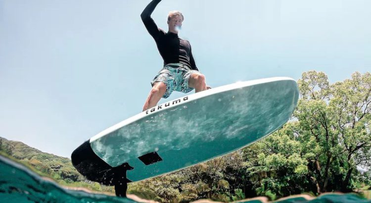 Electric hydrofoil is recognized as a hit of water entertainments of this season