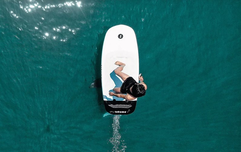Electric hydrofoil is recognized as a hit of water entertainments of this season