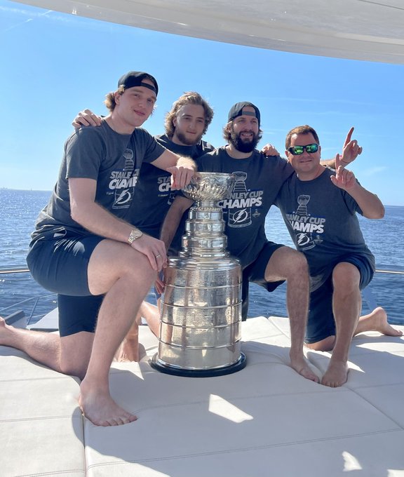 Russian hockey players in Tampa were convicted for a walk on a yacht with the Stanley Cup
