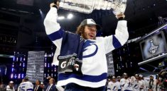 Russian hockey players in Tampa were convicted for a walk on a yacht with the Stanley Cup
