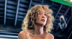 51-летняя Дженнифер Лопес похвасталась пляжными снимками