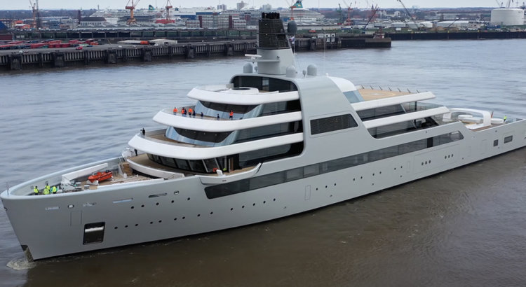 The new yacht of Roman Abramovich for 450 million euros is undergoing sea trials