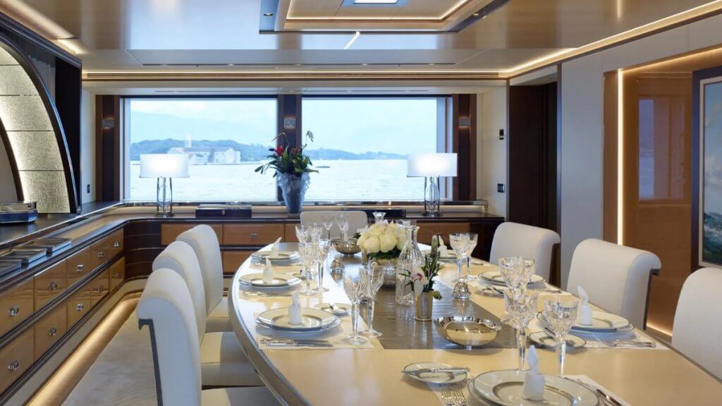 Верфь Heesen показала яхту совладельца «Лукойла»