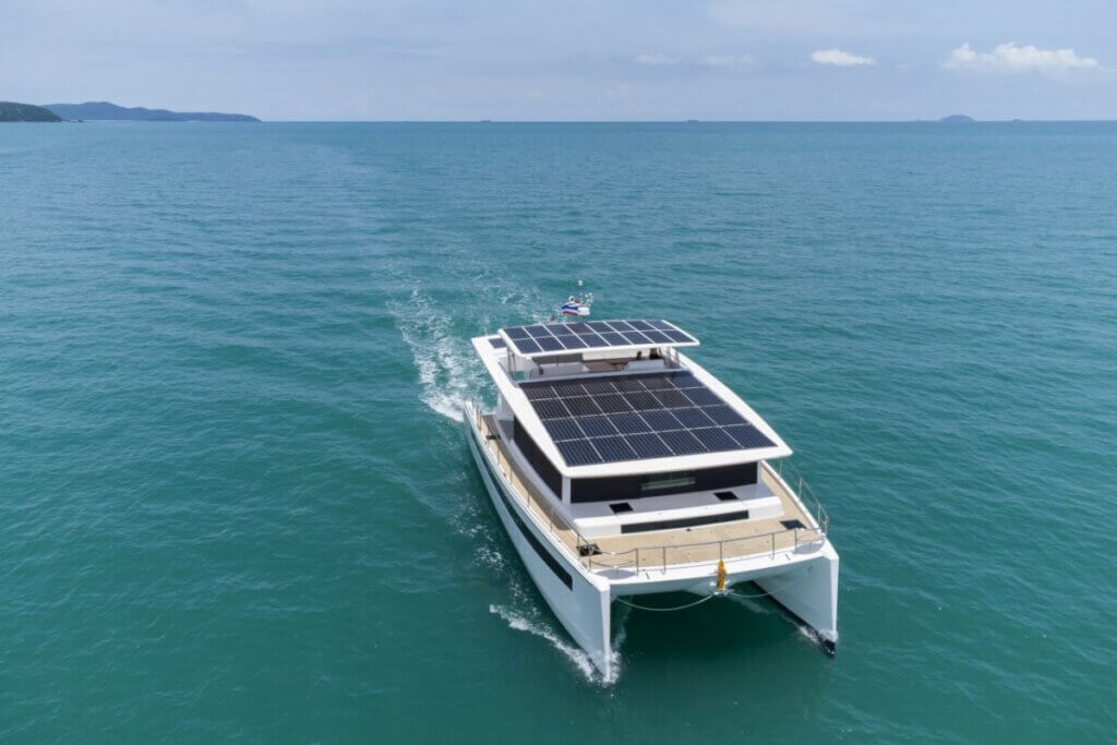 Silent Yachts electric catamarans now with kite sail