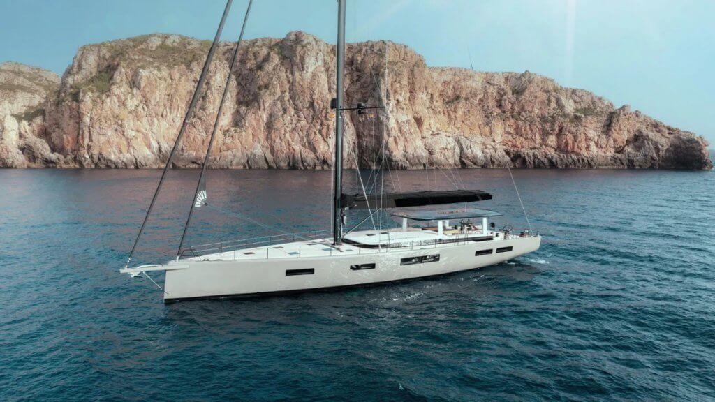 sailing yacht bella