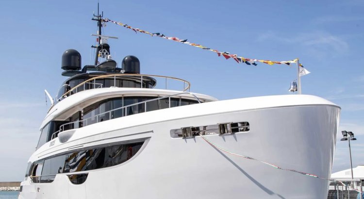 Benetti спустила на воду Oasis 40M Oreos